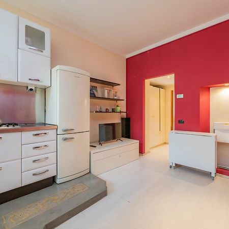 Xenia Apartments - Colorful Apartment In Fiera Area Милано Екстериор снимка