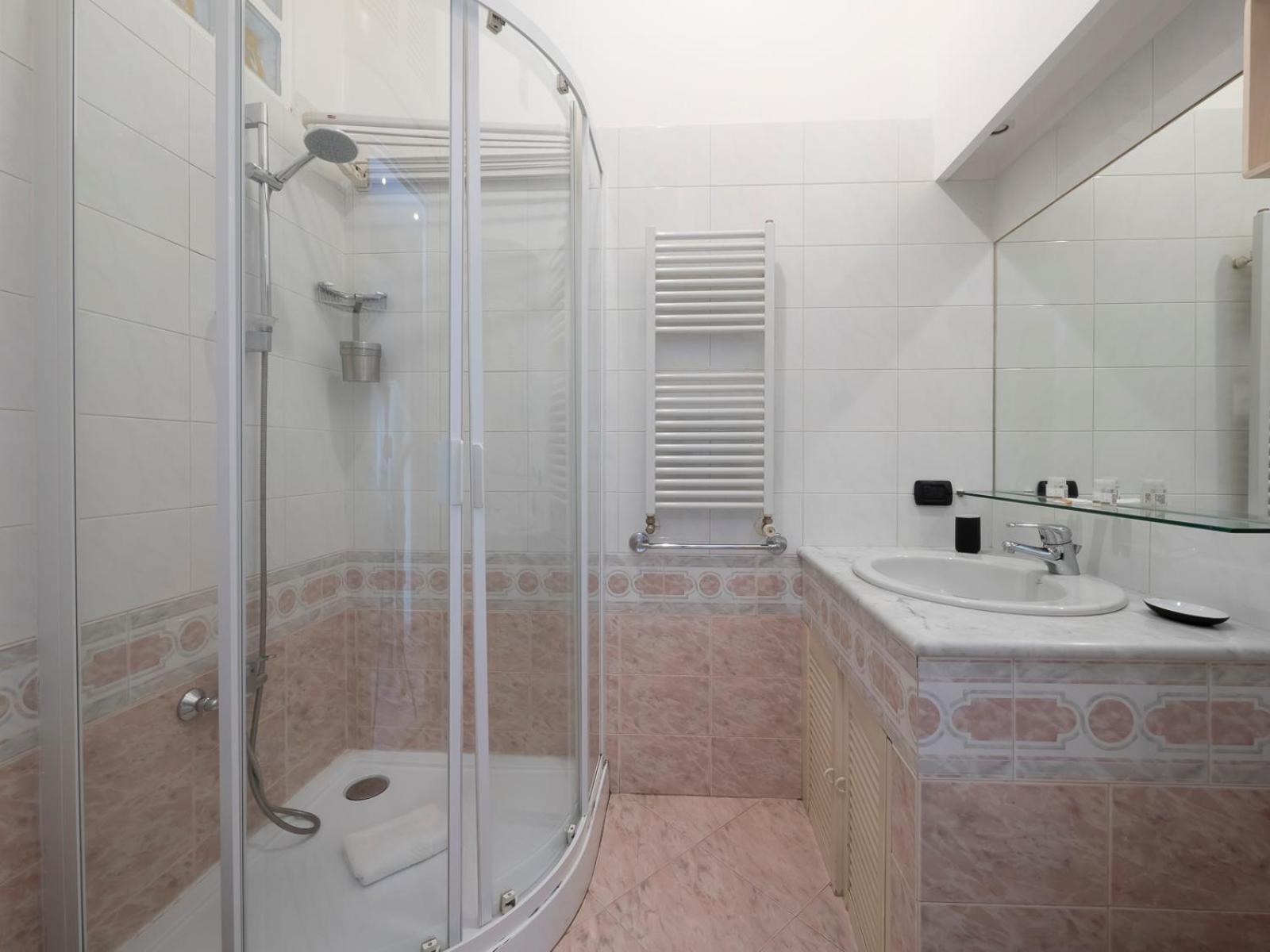 Xenia Apartments - Colorful Apartment In Fiera Area Милано Екстериор снимка