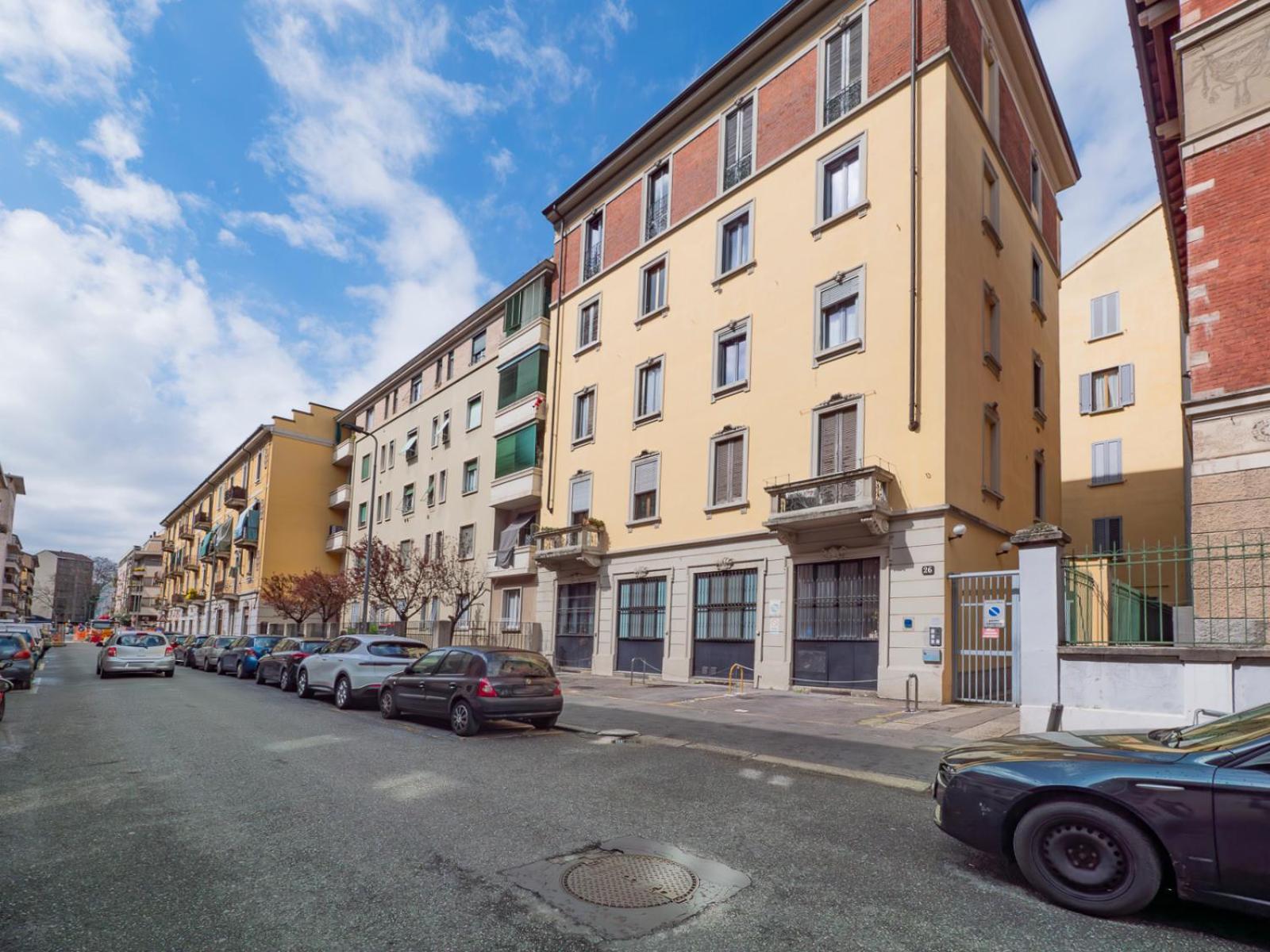 Xenia Apartments - Colorful Apartment In Fiera Area Милано Екстериор снимка